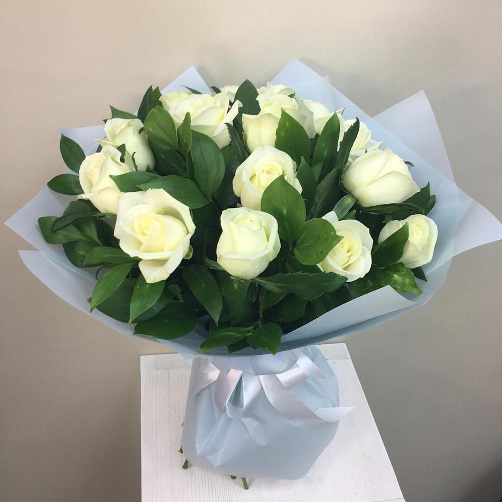 Букет 15 Белых роз Проуд в Журавне