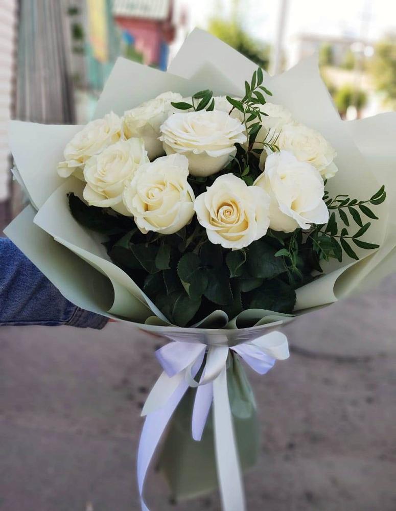 Букет Белые розы Проуд в Журавне