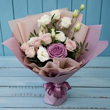 Букет цветов из:  Розы и Лизиантусы в Журавне