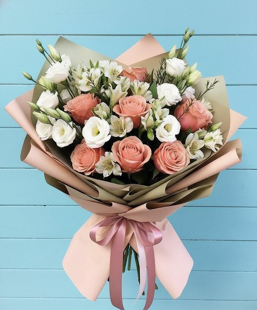 Букет цветов из: Розы, Альстромерии и Лизиантусы в Журавне
