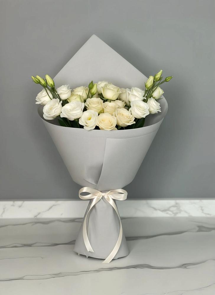 Букет цветов из: Розы и Лизиантусы в Журавне