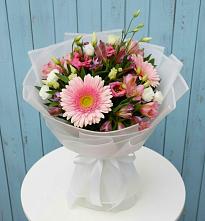 Букет цветов из:  Герберы, Альстромерии и Лизиантусы #REPLACE_PRED# Журавне