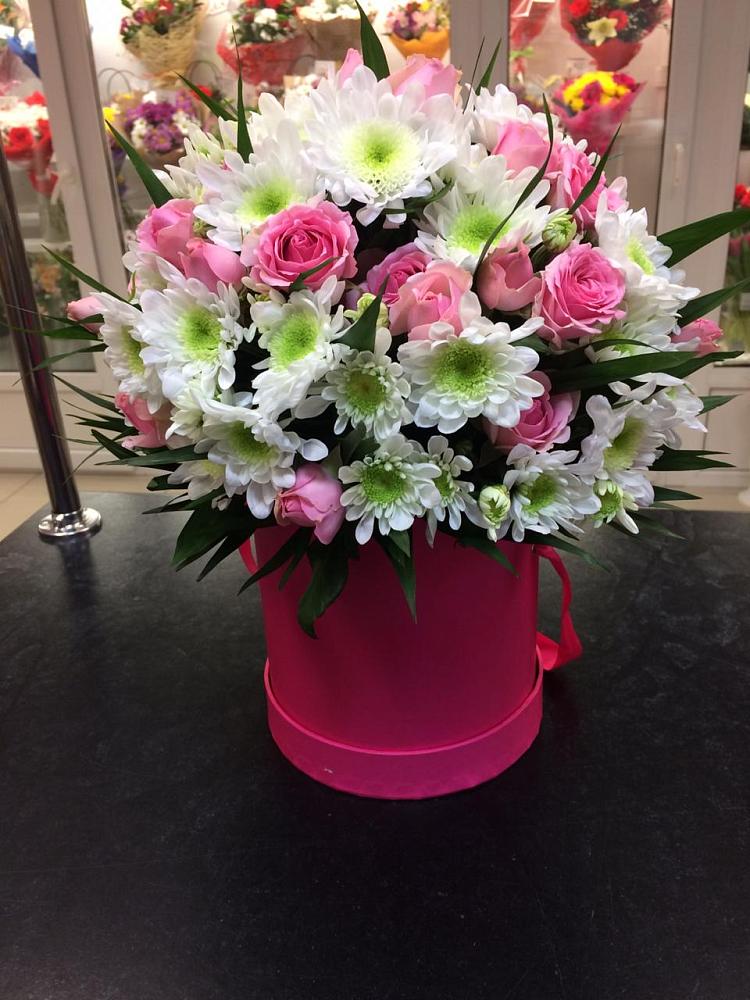 Цветочная композиция из Розы и Хризантемы в шляпной коробке в Журавне