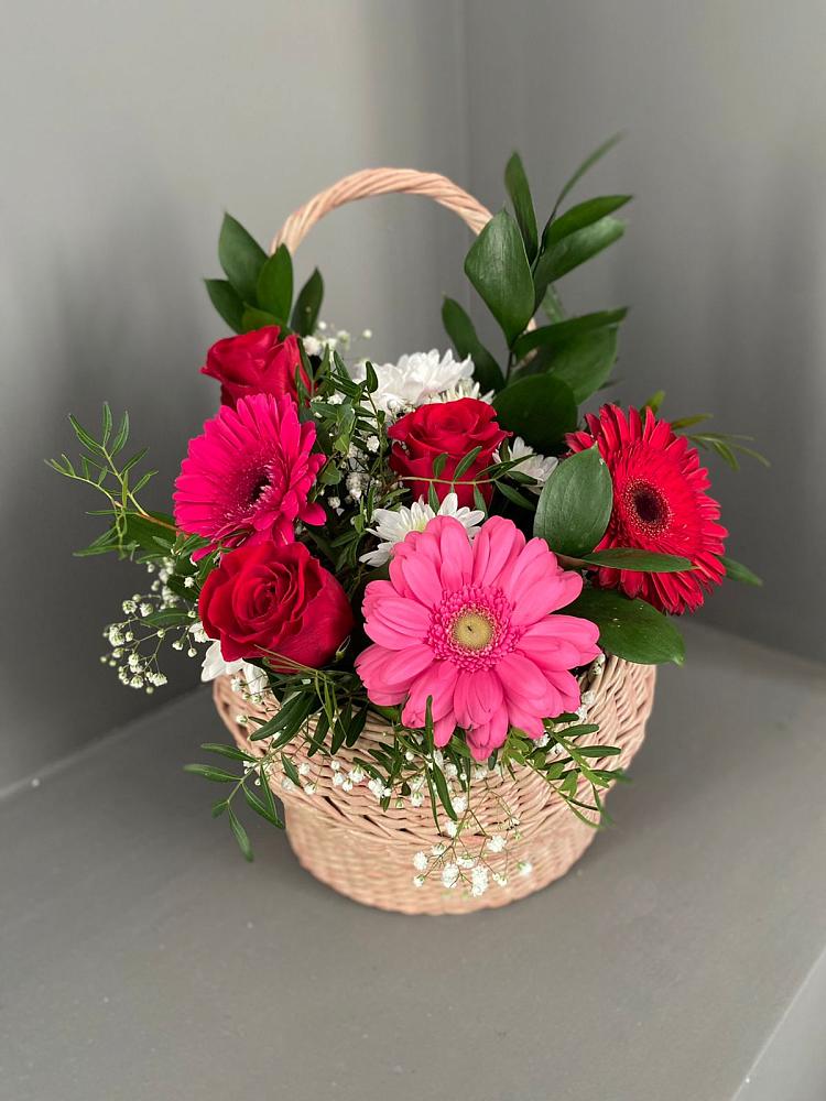 Цветочная композиция из Розы, Хризантемы и Герберы в корзине в Журавне