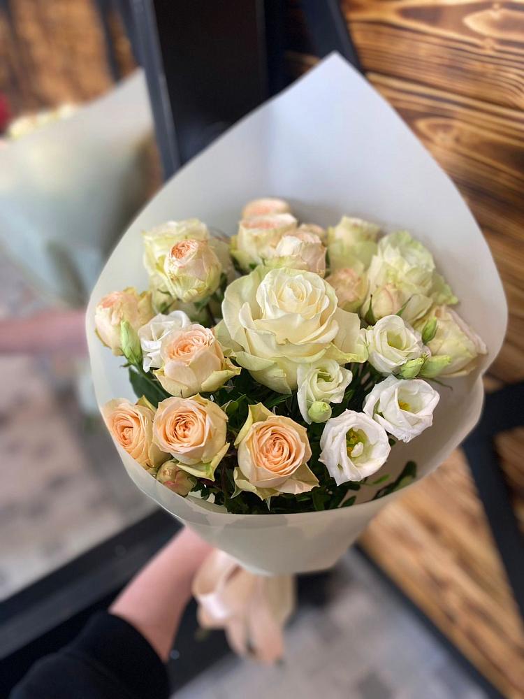 Букет цветов из: Розы и Лизиантусы в Журавне